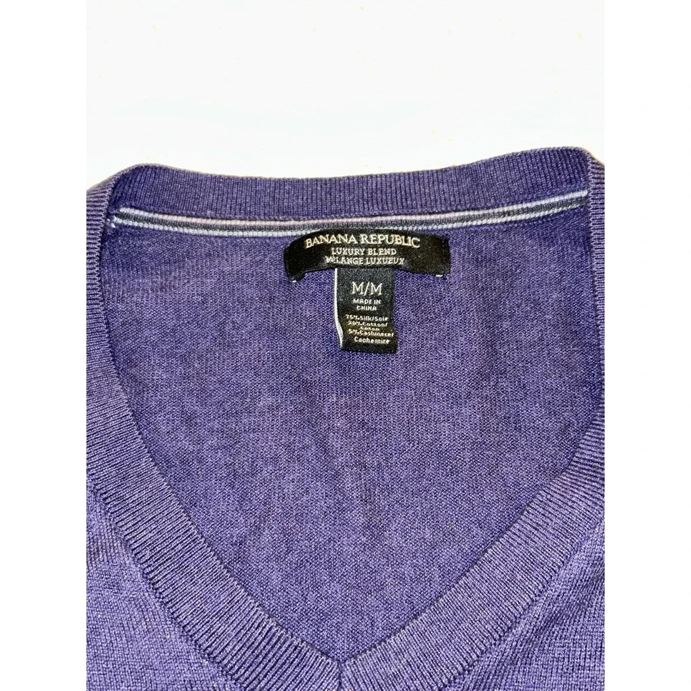Banana Republic Sweater Mens M Purple Silk Cashmere V Neck Lightweight Preppy‎
